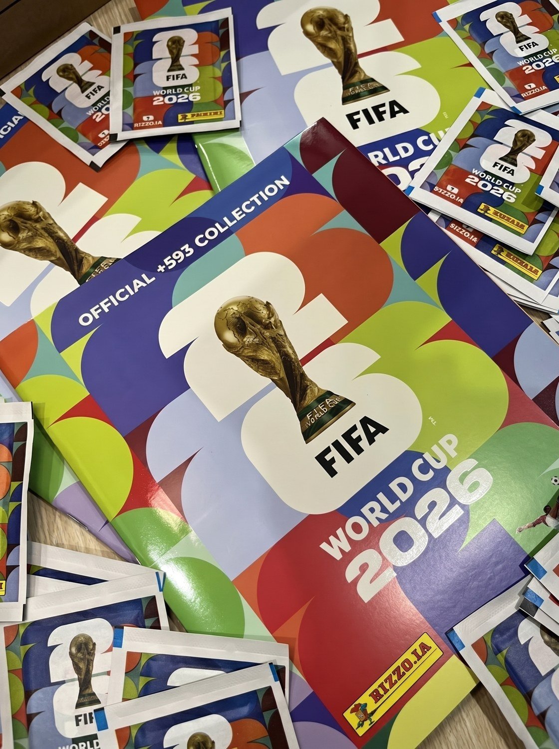 Composición de cromos y portada de la colección