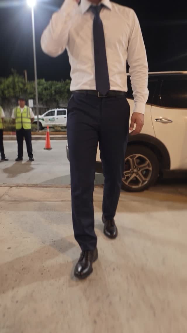 Personaje caminando antes de la aparición de la tarjeta