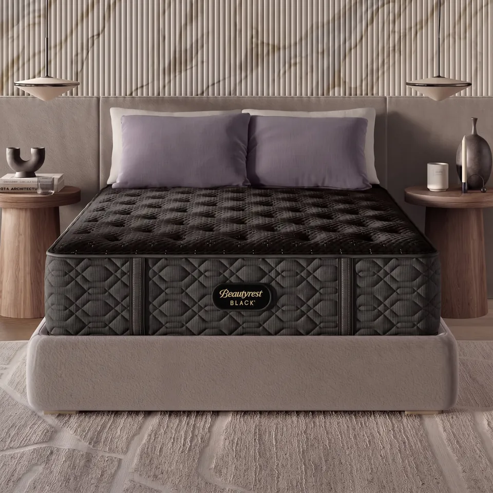 Colchón Beautyrest Black Firm en una composición de catálogo creada por Josue Rizzo